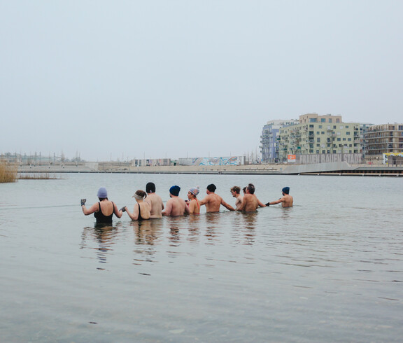 Eisschwimmen im Asperner See (c) Luiza Puiu